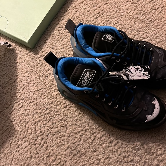 Off-White c/o Virgil Abloh™ - Picture 4 of 5